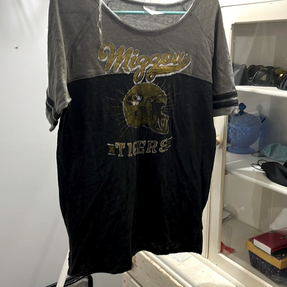 University of Missouri shirt. Lg